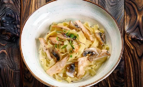 Паста с цыпленком и грибами