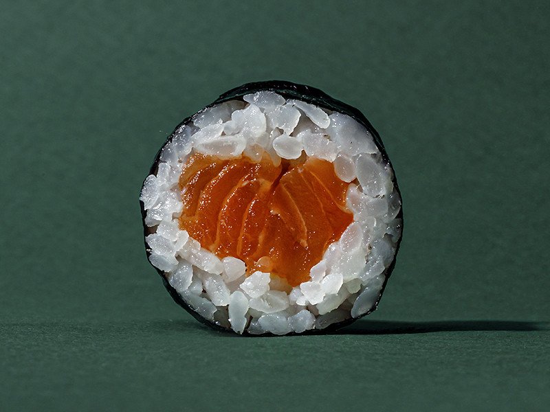 Маки с лососем