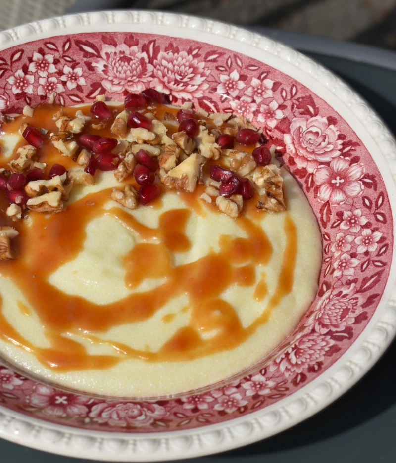 Манка с соленой карамелью и грецким орехом