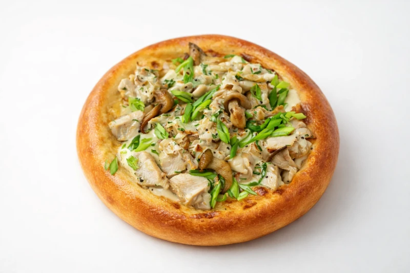Шаньга с курицей, грибами и зеленым луком
