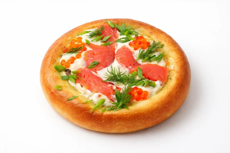 Шаньга с маринованной форелью и сметаной